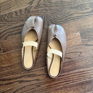 Maison Martin Margiela Brown Split-Toe Leather Mules with Cream Strap